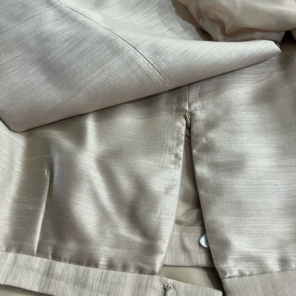 Three piece women’s suite - Picture 2 of 3